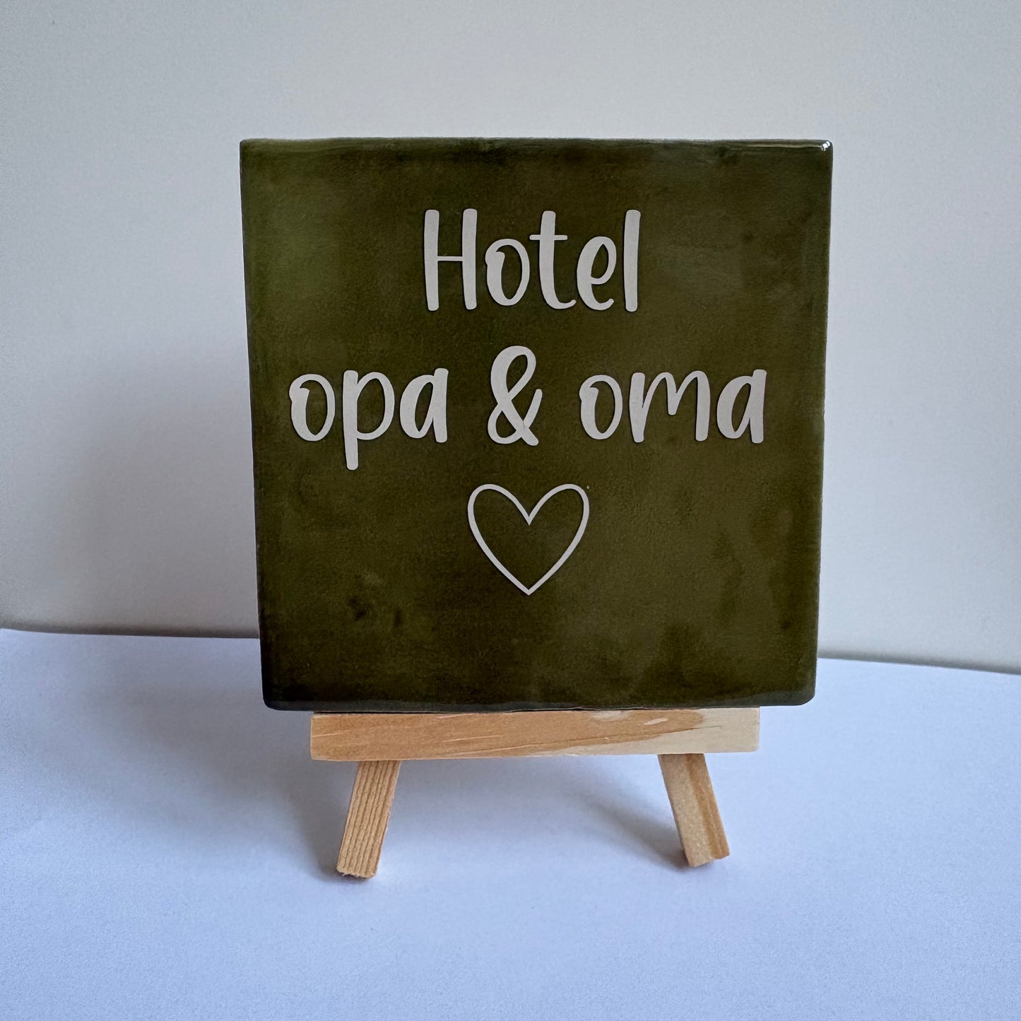 Tegeltje met tekst Hotel opa en oma