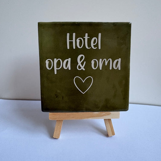 Tegeltje met tekst Hotel opa en oma