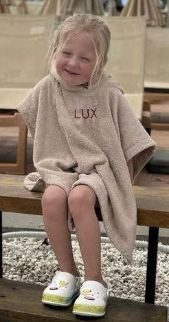 Badponcho Kind met naam - Zand (2-4 jaar)